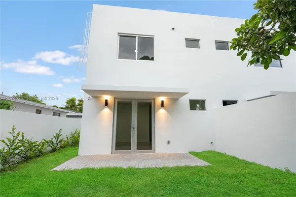 $1,600,000 | 857 Southwest 14th Avenue, Unit A, Miami, FL 33135