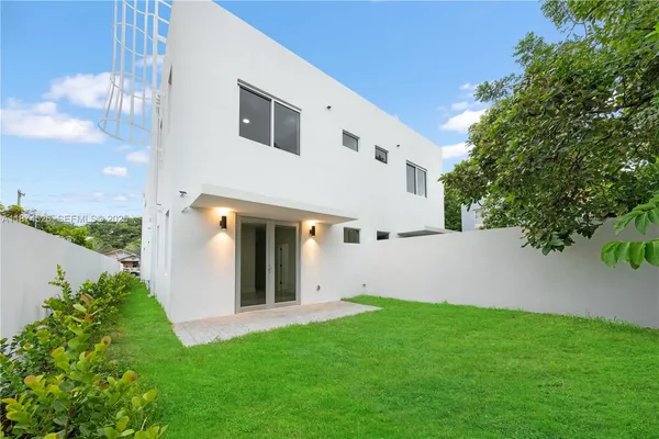 $1,600,000 | 857 Southwest 14th Avenue, Unit A, Miami, FL 33135