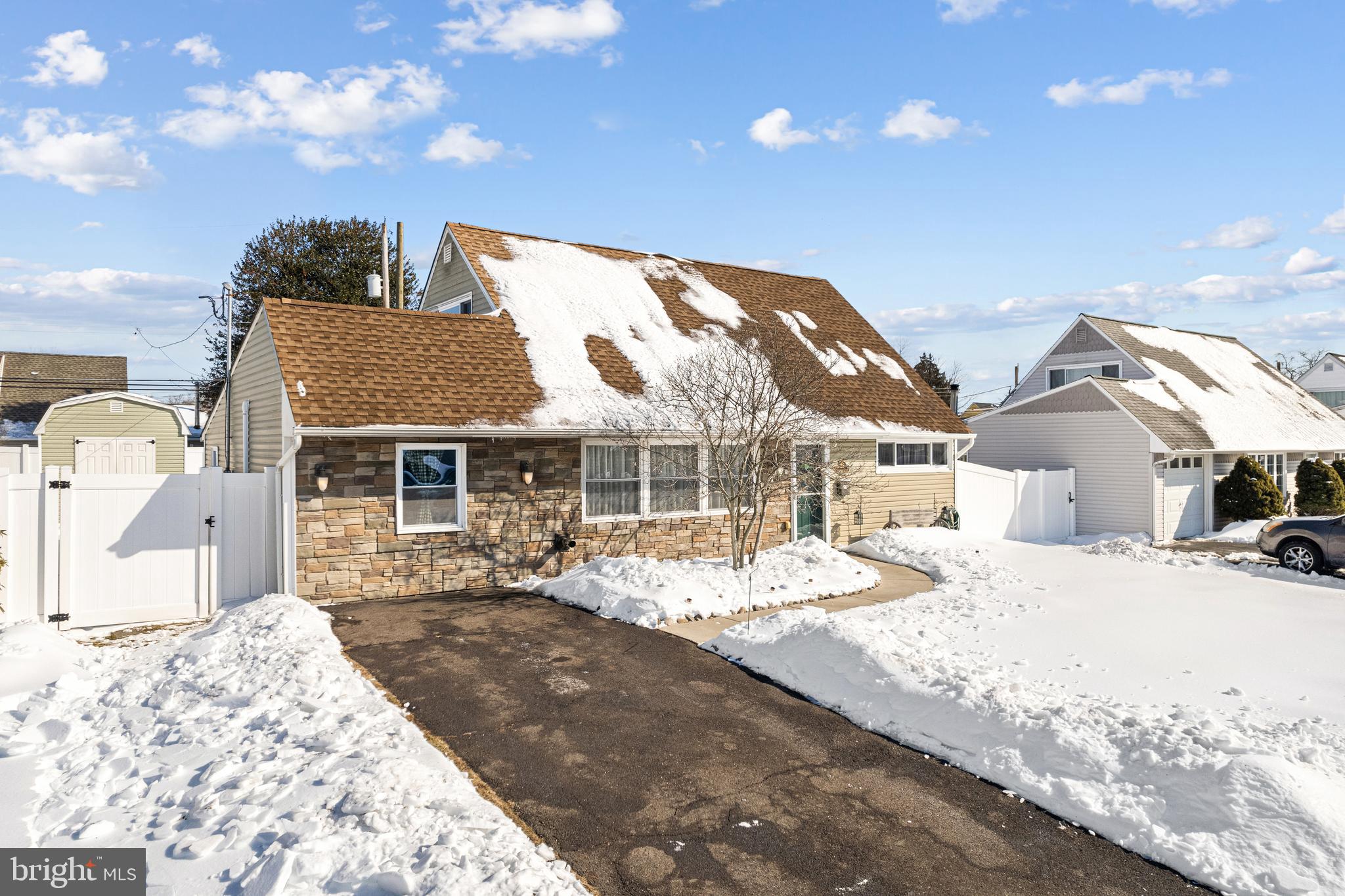 28 MacIntosh Road Levittown, PA 19056 - Photo 2 of 32