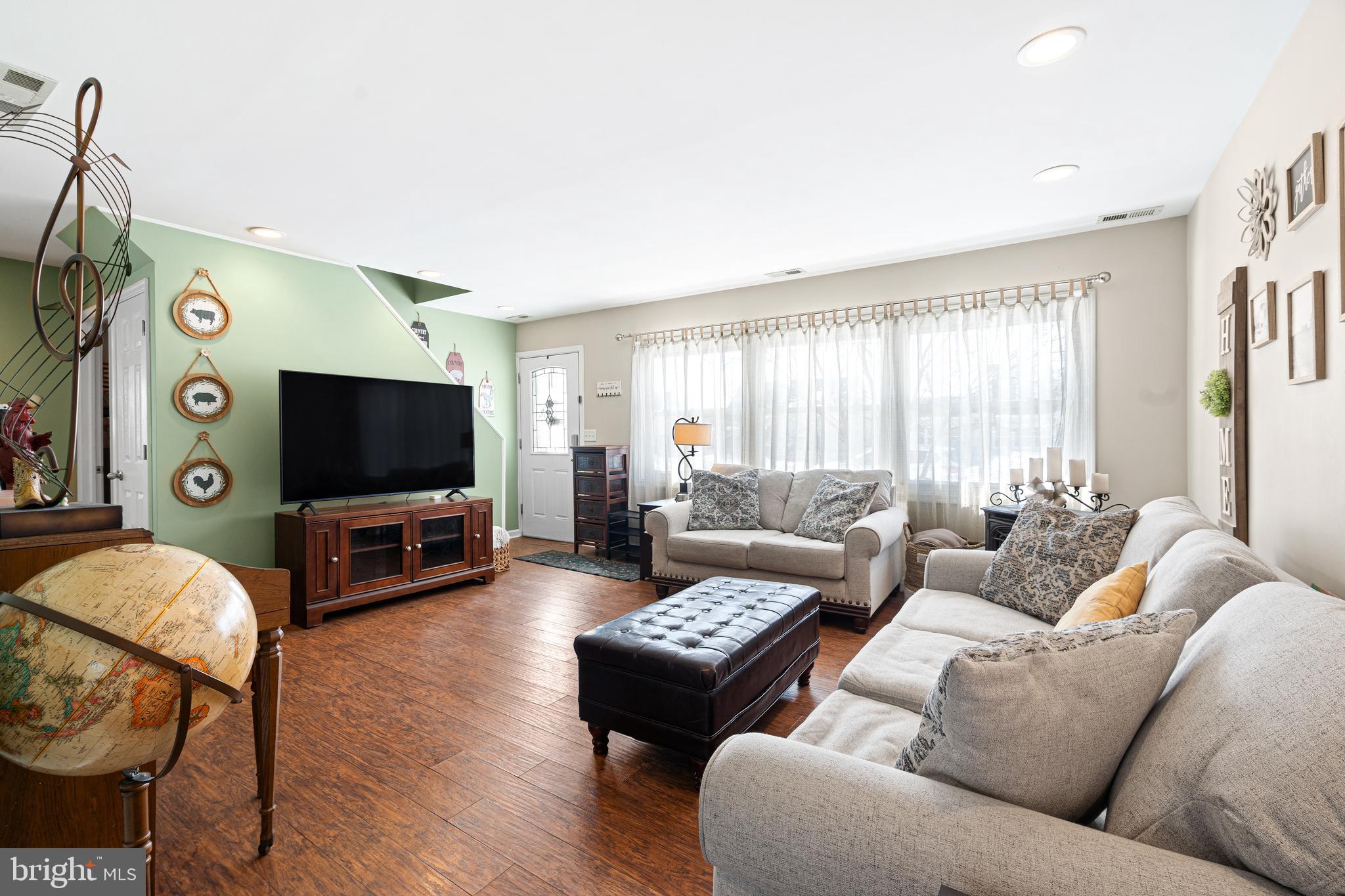 28 MacIntosh Road Levittown, PA 19056 - Photo 4 of 32