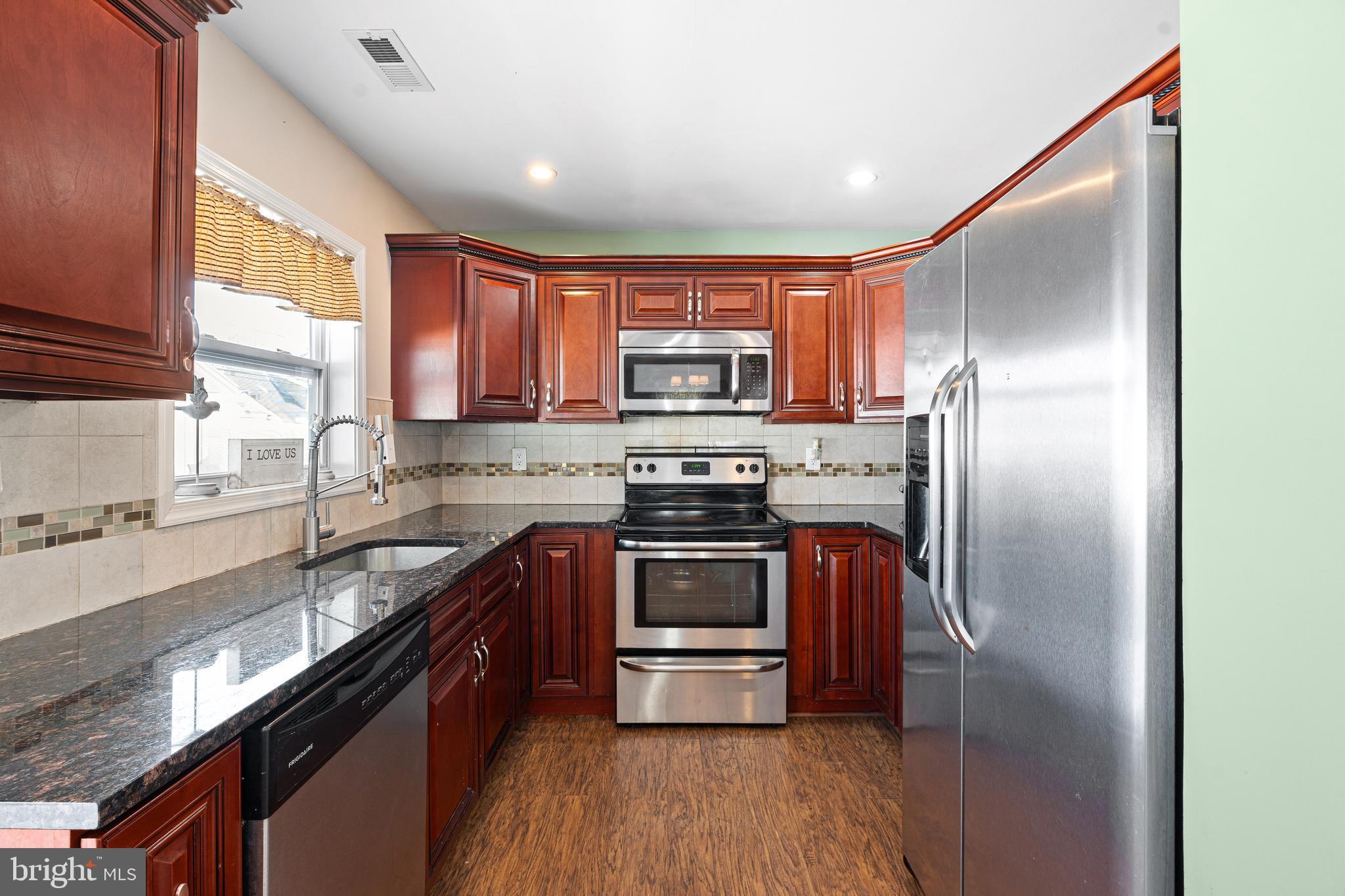 28 MacIntosh Road Levittown, PA 19056 - Photo 8 of 32