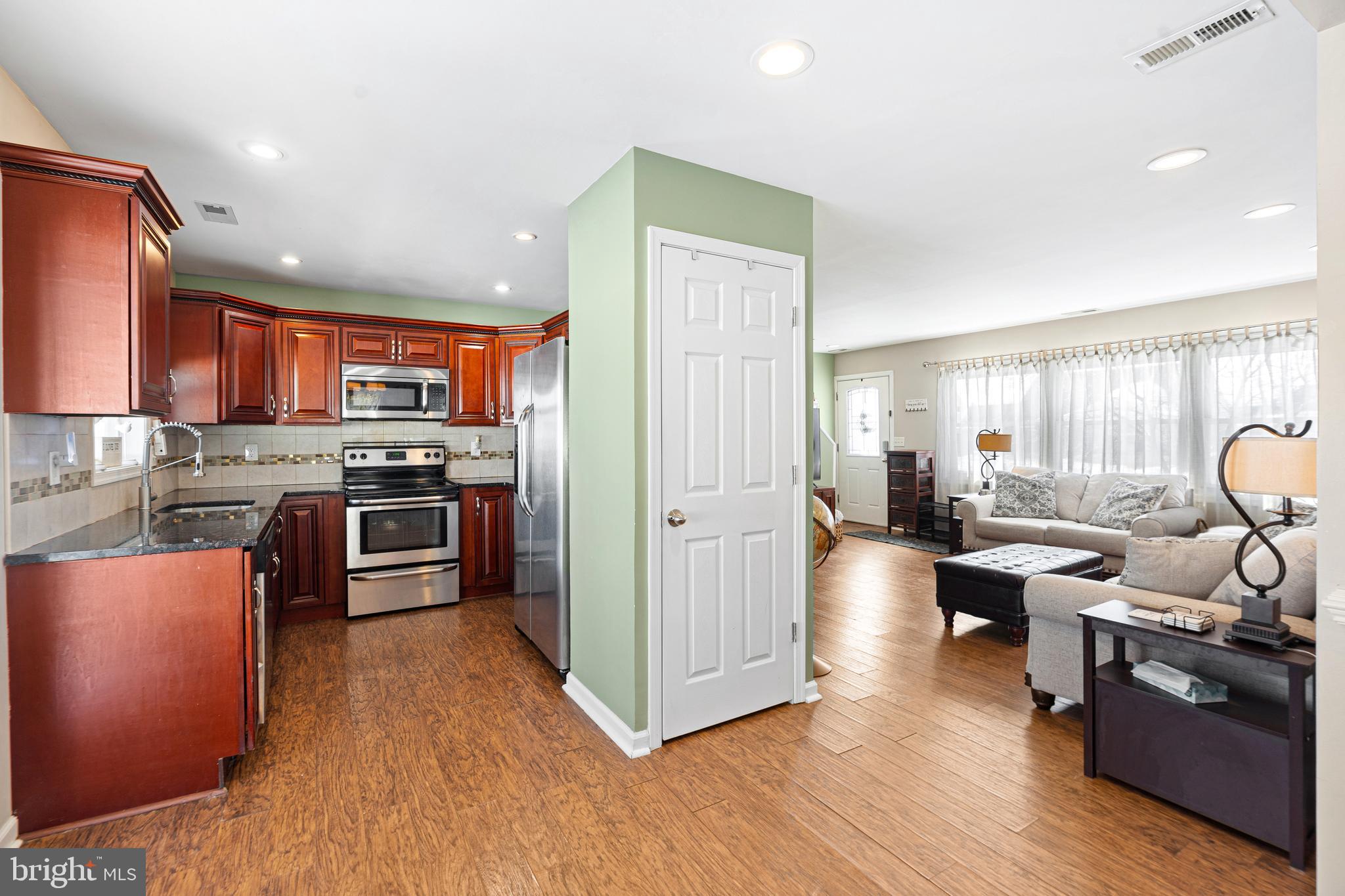 28 MacIntosh Road Levittown, PA 19056 - Photo 9 of 32