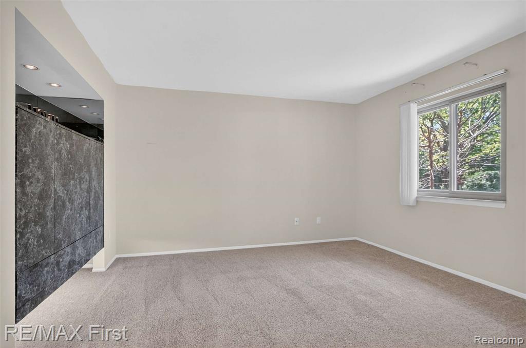 3660 Old Creek Road, Unit 36 Troy, MI 48084 - Photo 16 of 32