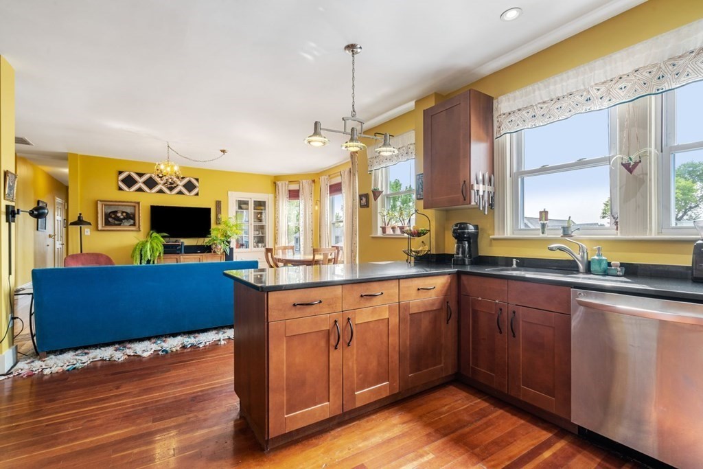 10 Oliver Road, Unit 3 Watertown, MA 02472 - Photo 8 of 27 Gallery Image 8