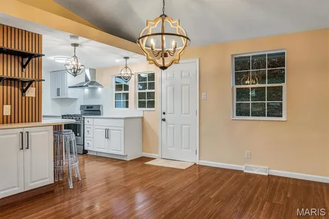 $360,000 | 621 Crest Court, Kirkwood, MO 63122