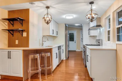 $360,000 | 621 Crest Court, Kirkwood, MO 63122