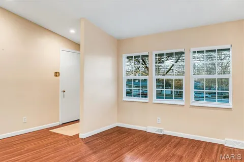 $360,000 | 621 Crest Court, Kirkwood, MO 63122