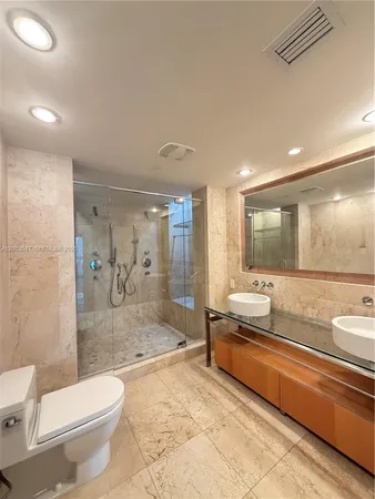 $5,000 | 6000 Collins Avenue, Unit 313, Miami Beach, FL 33140