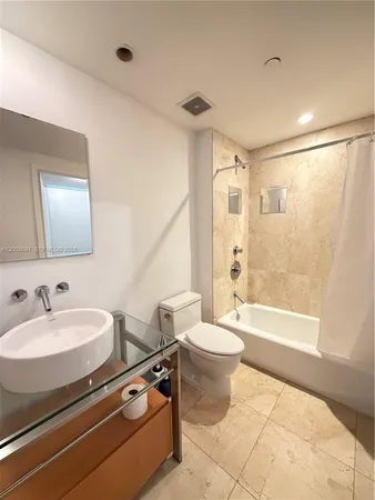 $5,000 | 6000 Collins Avenue, Unit 313, Miami Beach, FL 33140