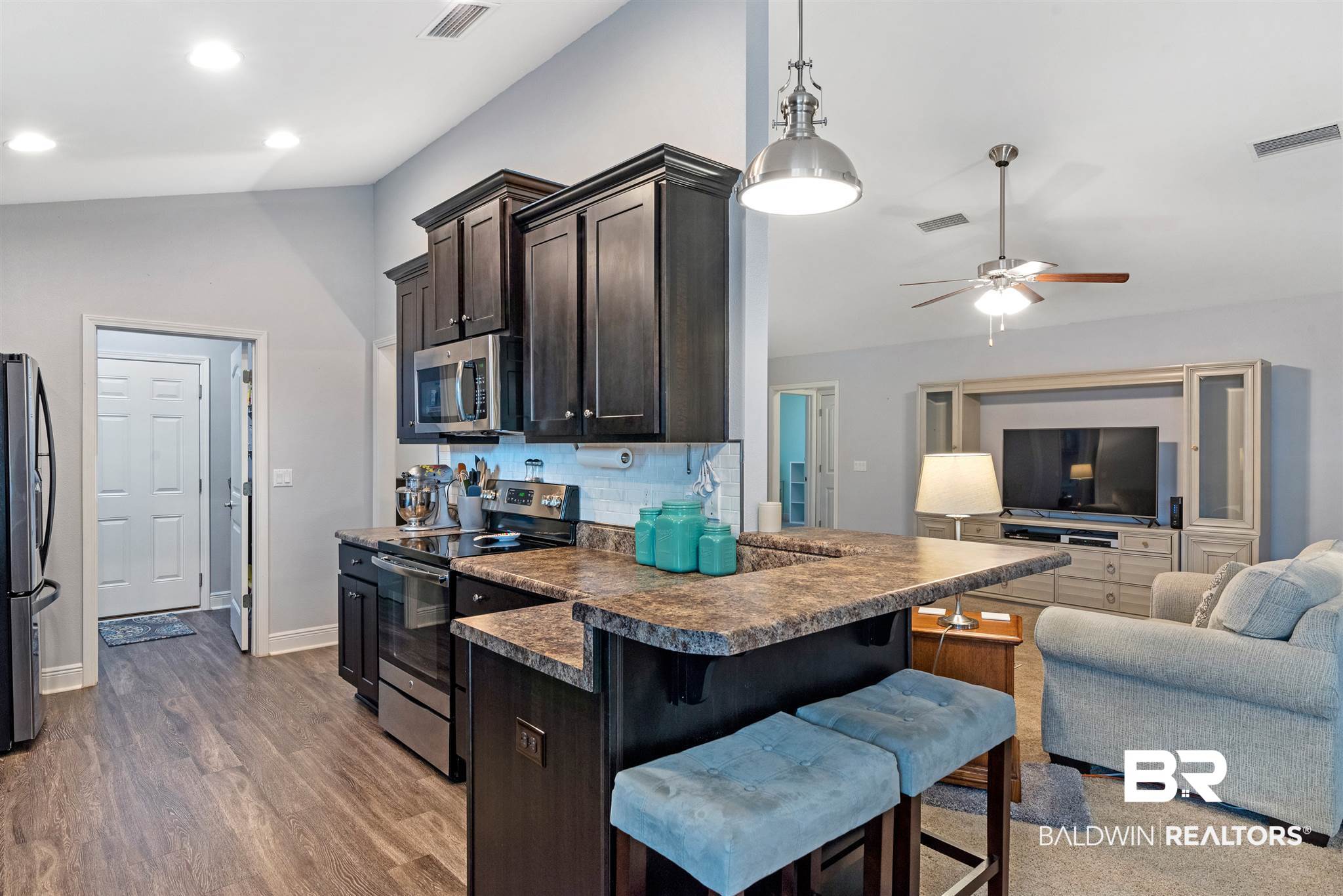 1701 Firefly Lane Foley, AL 36535 - Photo 18 of 37 Kitchen bar