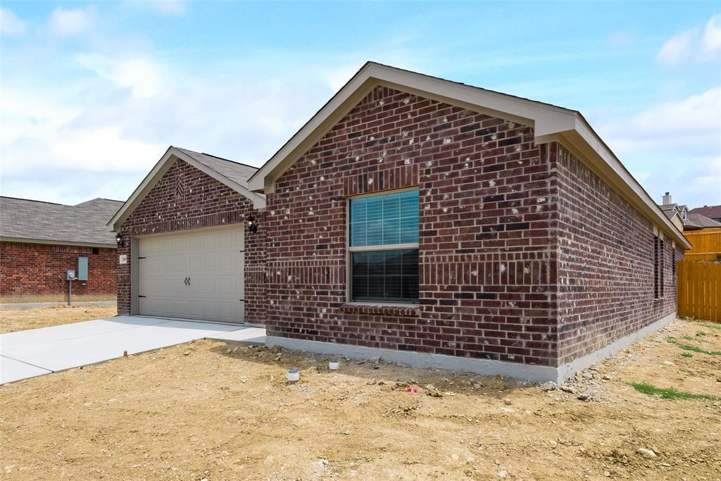 169 Cattlemans Creek Road Newark, TX 76071 - Photo 5 of 19