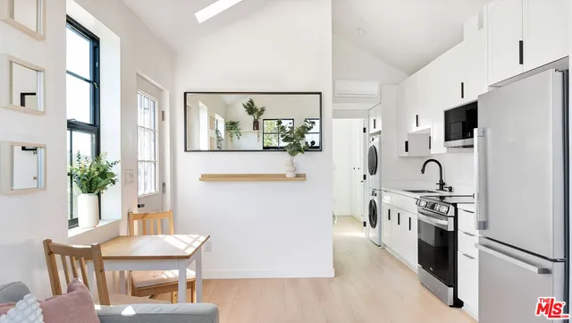 $2,200 | 6761 Case Avenue, North Hollywood, CA 91606