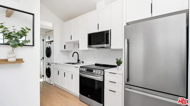 $2,200 | 6761 Case Avenue, North Hollywood, CA 91606