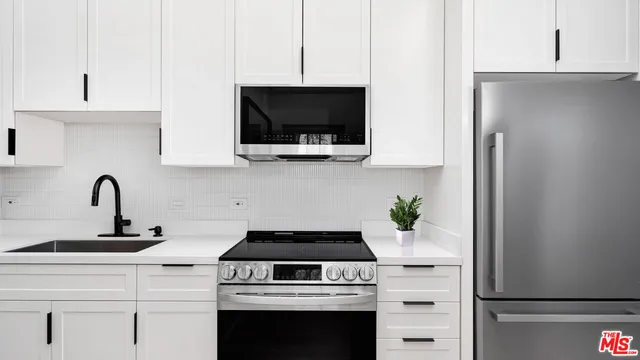 $2,200 | 6761 Case Avenue, North Hollywood, CA 91606