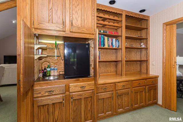 $380,000 | 28018 230th Street, Le Claire, IA 52753