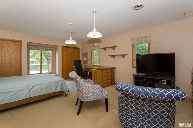 $380,000 | 28018 230th Street, Le Claire, IA 52753