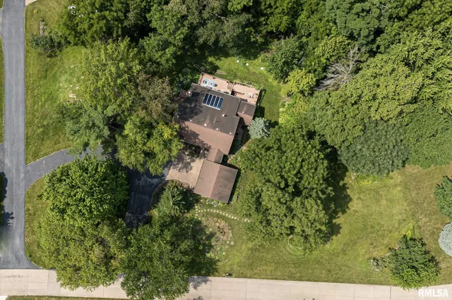 $380,000 | 28018 230th Street, Le Claire, IA 52753