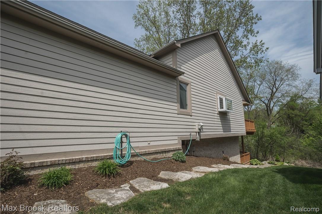 3147 Fairgrove Terrace, Unit 7 Rochester, MI 48309 - Photo 4 of 52 BRICK, STONE AND WOOD EXTERIOR