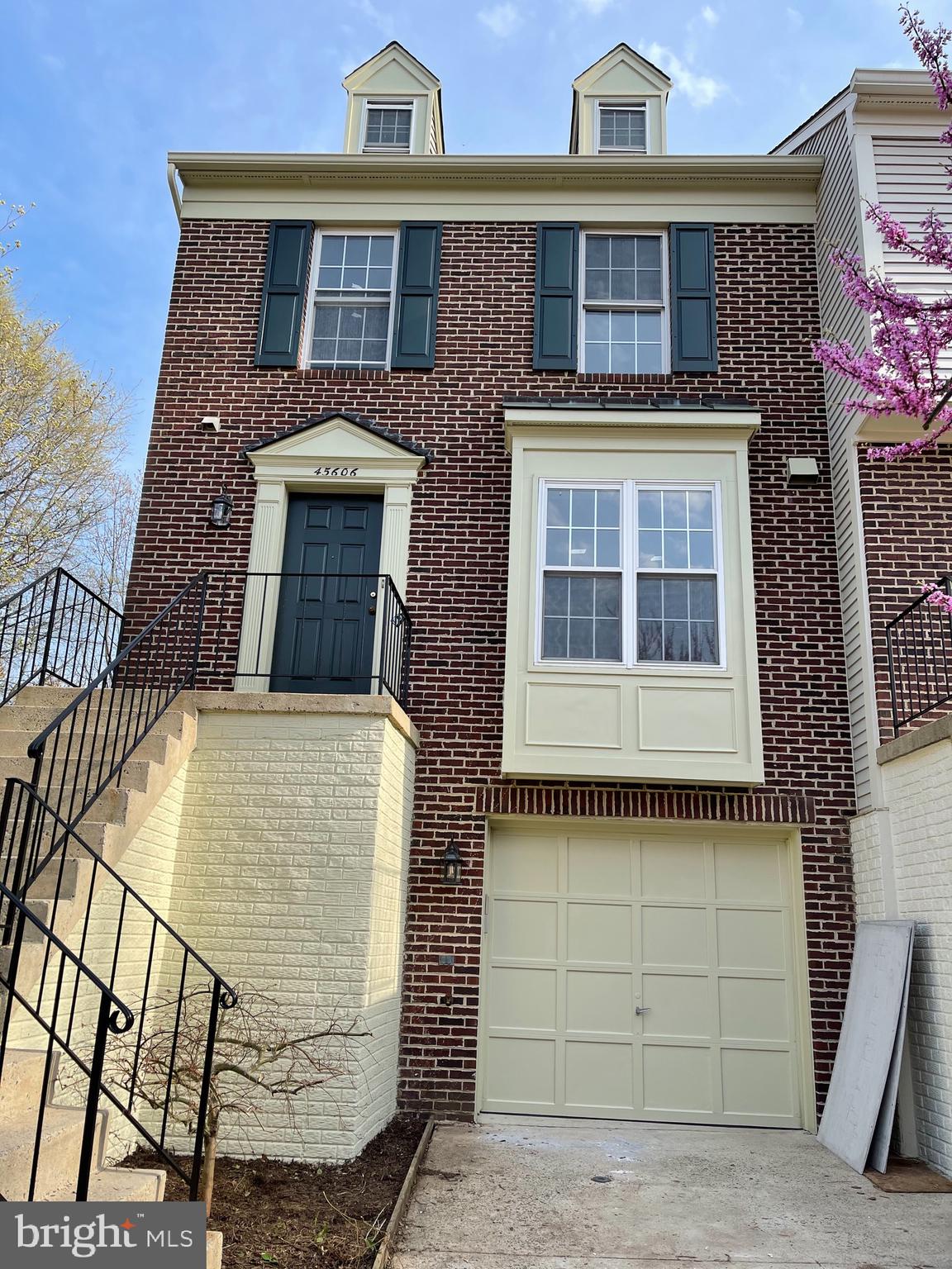 45606 Whitcomb Square Sterling, VA 20166 - Photo 2 of 3 New roof !