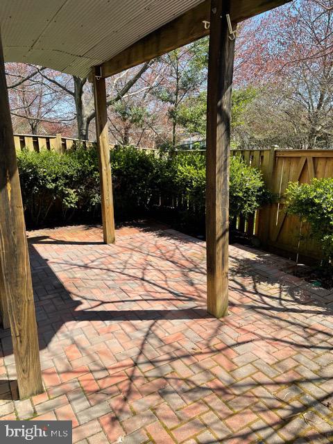 45606 Whitcomb Square Sterling, VA 20166 - Photo 3 of 3 Walkout to brick patio & fenced w/ Gate to path