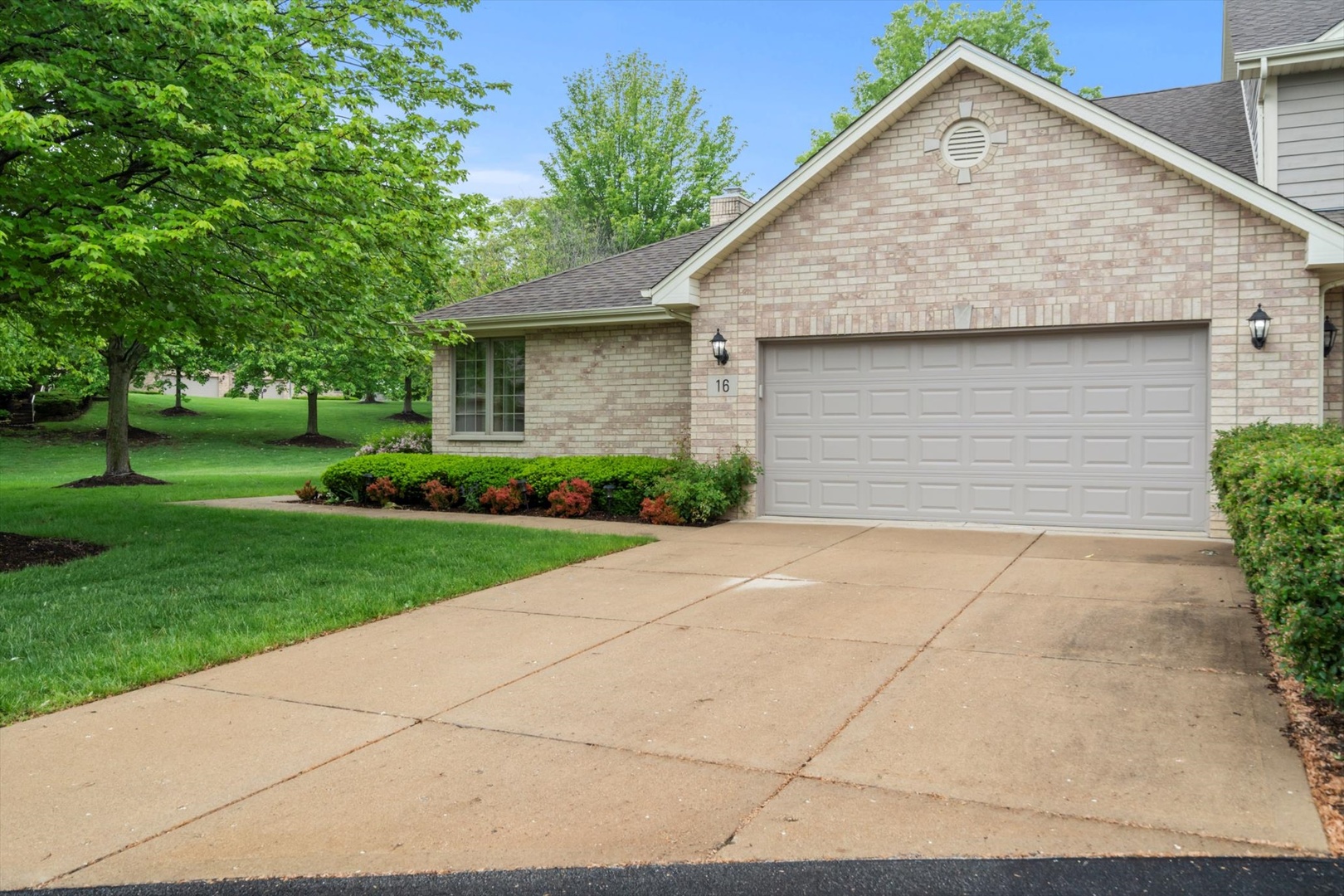 16 Pine Needles Drive Lemont, IL 60439 - Photo 4 of 47