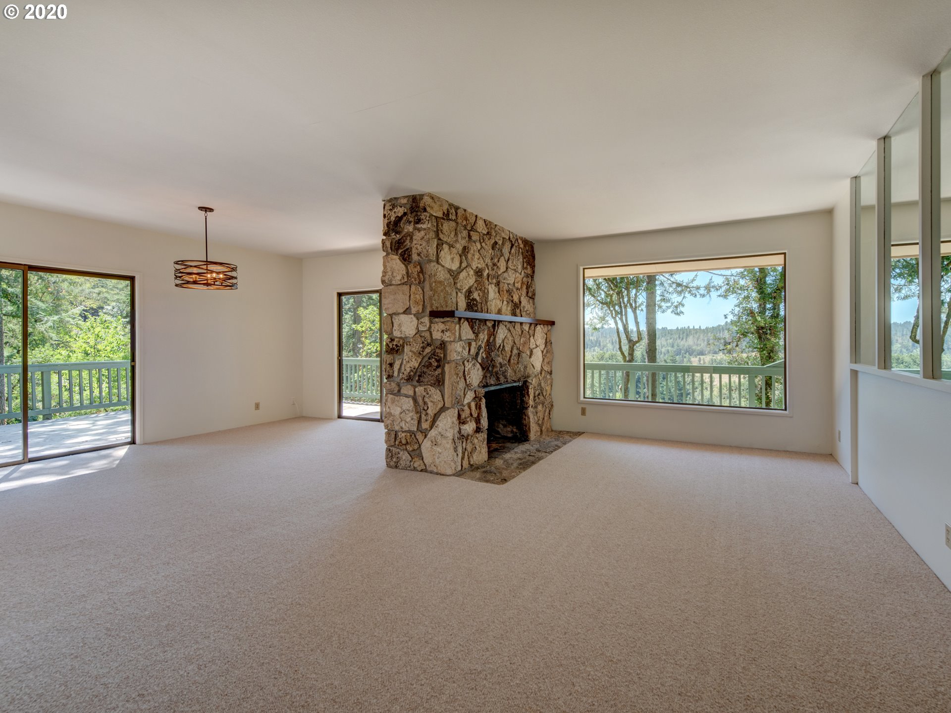 29175 Gimpl Hill Road Eugene, OR 97402 - Photo 3 of 32 Gallery Image 3