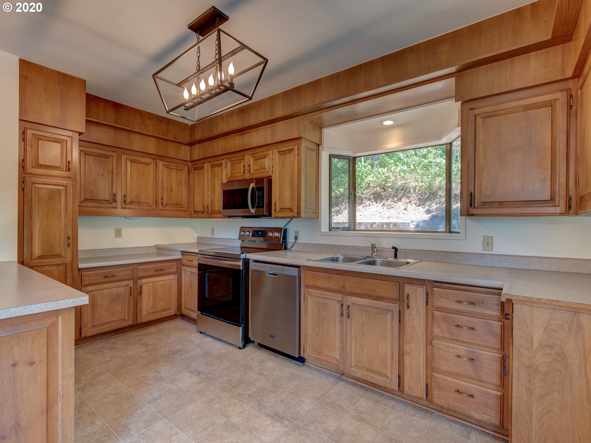 29175 Gimpl Hill Road Eugene, OR 97402 - Photo 7 of 32 Gallery Image 7