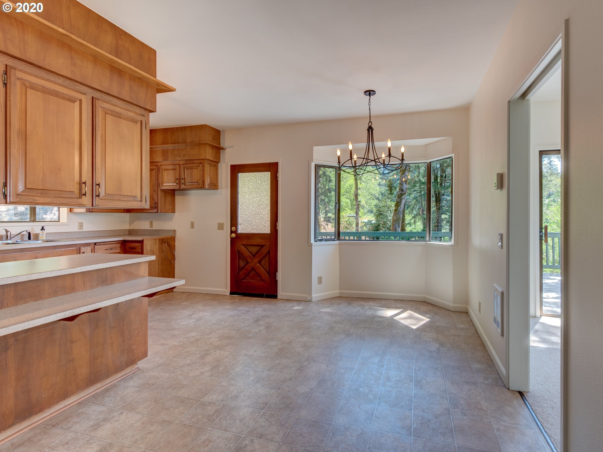 29175 Gimpl Hill Road Eugene, OR 97402 - Photo 9 of 32 Gallery Image 9