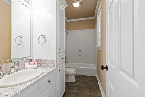 $575,000 | 100 Carrollton Circle, Lafayette, LA 70503