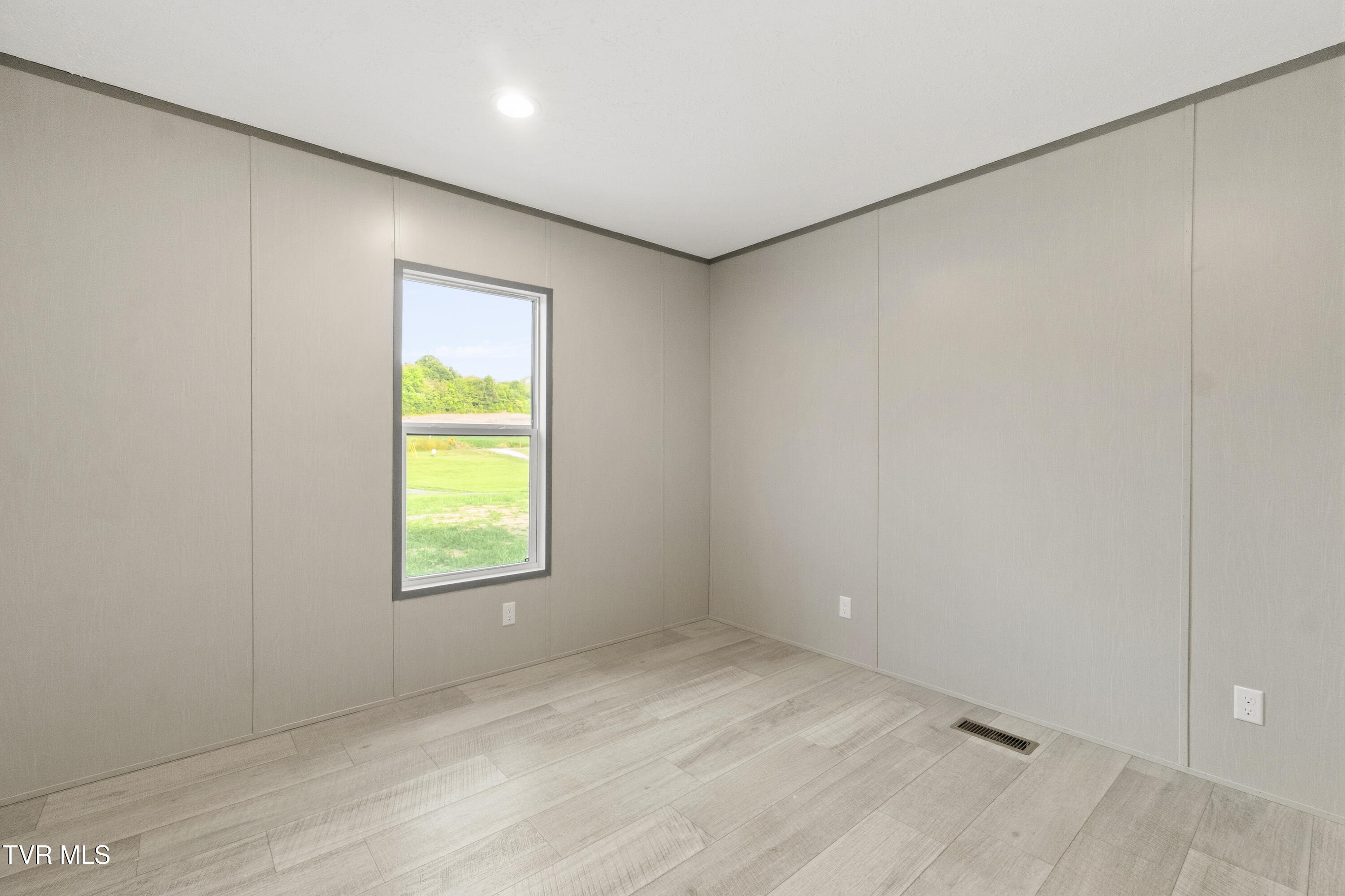 595 McDonald Road Midway, TN 37809 - Photo 17 of 39 3rd Bedroom