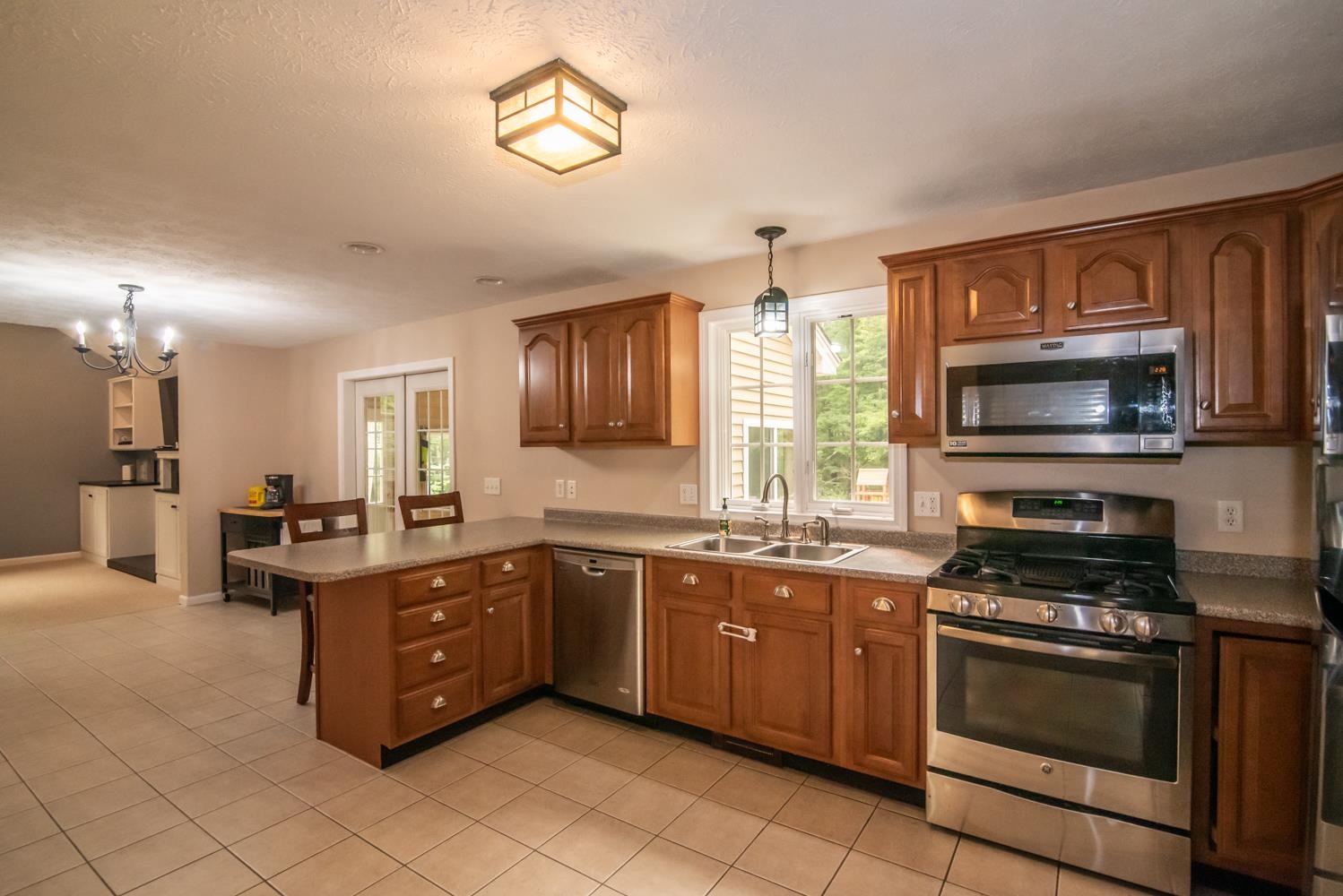 7 Dove Road Hooksett, NH 03106 - Photo 3 of 43