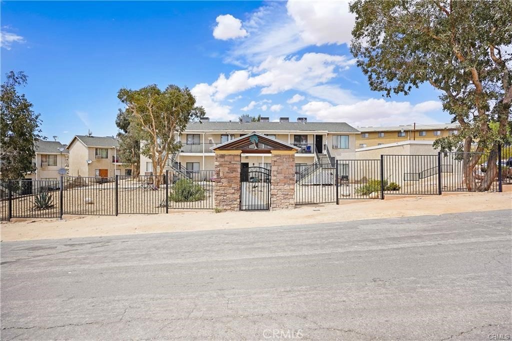 17802 Quantico Road Apple Valley, CA 92307 - Photo 3 of 21