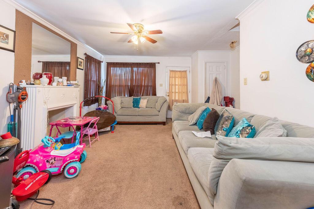 846 Kenwick Road, Unit 852 Columbus, OH 43209 - Photo 9 of 34 852 Living Room