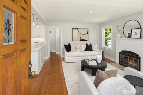 $925,000 | 3242 Northeast 98th Street, Seattle, WA 98115