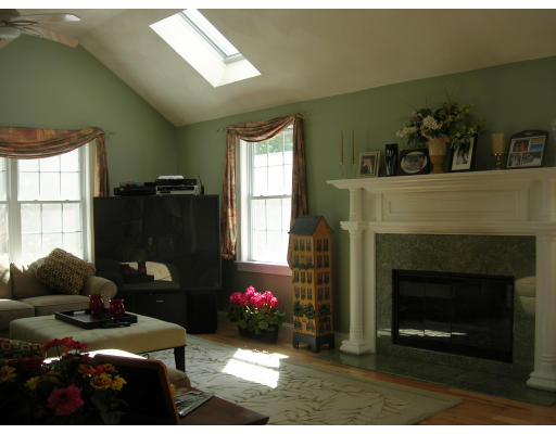 6 Parsonage Hill Road Haverhill, MA 01832 - Photo 8 of 27 Gallery Image 8