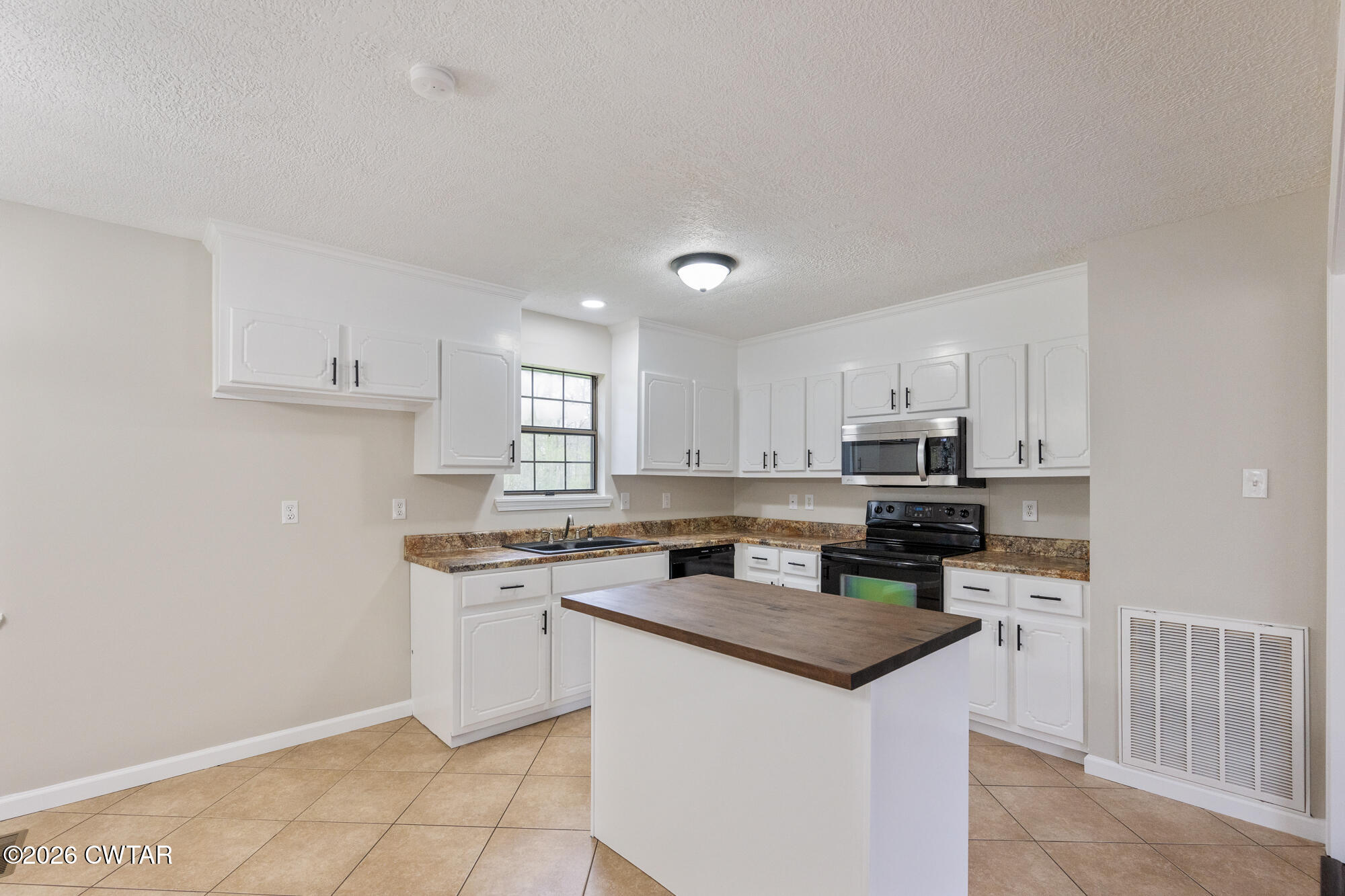 605 Parkburg Road Pinson, TN 38366 - Photo 7 of 15 NZ9_9553 (1)