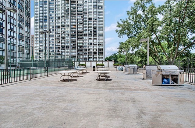 5445 North Sheridan Road, Unit 2510 Chicago, IL 60640 - Photo 14 of 18 Gallery Image 14
