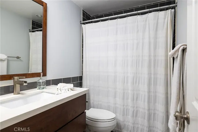 $7,995 | 407 East 16th Street, Costa Mesa, CA 92627