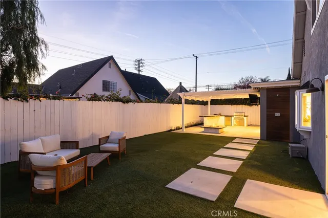 $7,995 | 407 East 16th Street, Costa Mesa, CA 92627