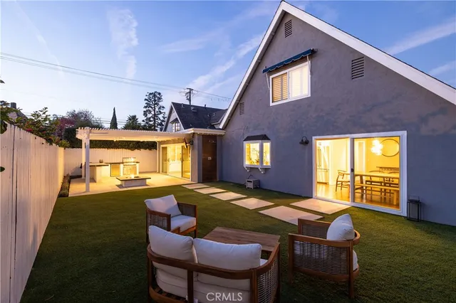 $7,995 | 407 East 16th Street, Costa Mesa, CA 92627