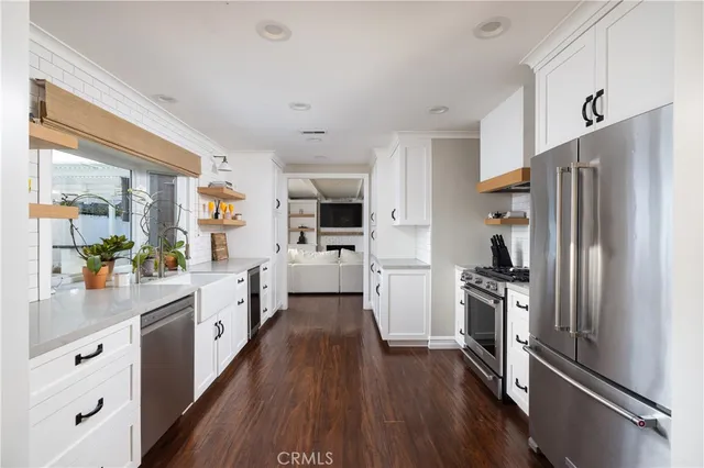 $7,995 | 407 East 16th Street, Costa Mesa, CA 92627