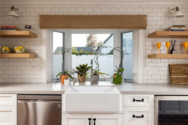 $7,995 | 407 East 16th Street, Costa Mesa, CA 92627