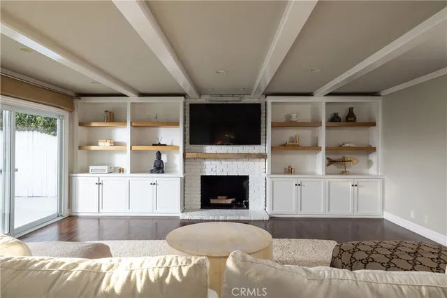 $7,995 | 407 East 16th Street, Costa Mesa, CA 92627