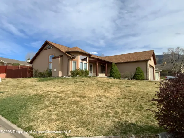 a view of a house with a backyard