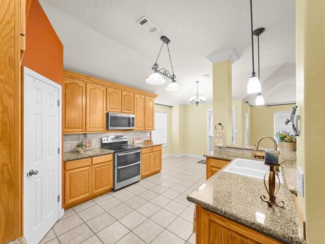 655 Windmill Way Vidor, TX 77662 - Photo 11 of 44