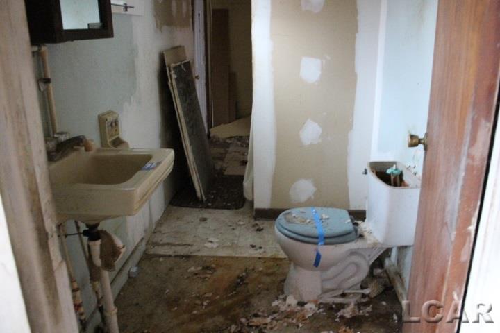 6804 West Cadmus Road Adrian, MI 49221 - Photo 7 of 8 31282319-6.JPG