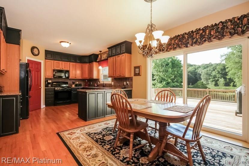 2813 Black Eagle Ridge Howell, MI 48843 - Photo 15 of 61 015-2987395-small.jpg