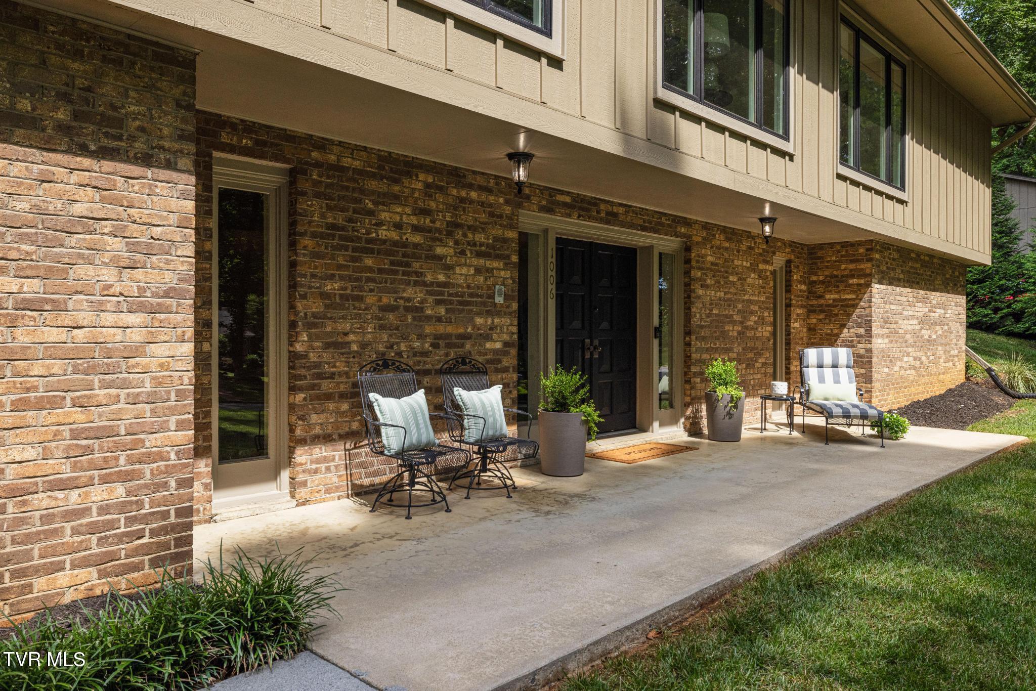 1006 Friar Tuck Road Johnson City, TN 37604 - Photo 5 of 57 Exterior entrance