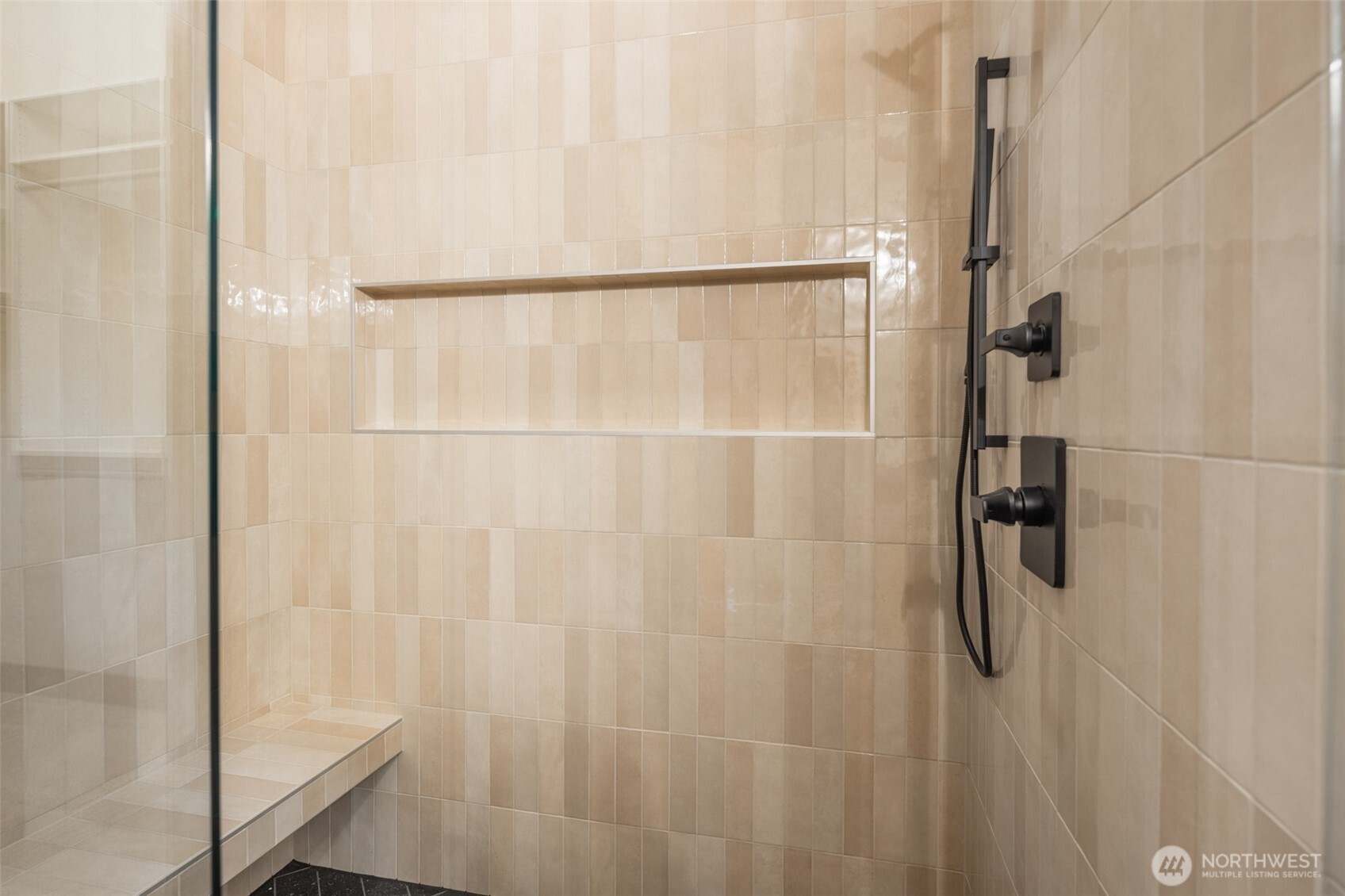 110 Bitterroot Lane Ronald, WA 98940 - Photo 18 of 28 a bathroom with a shower