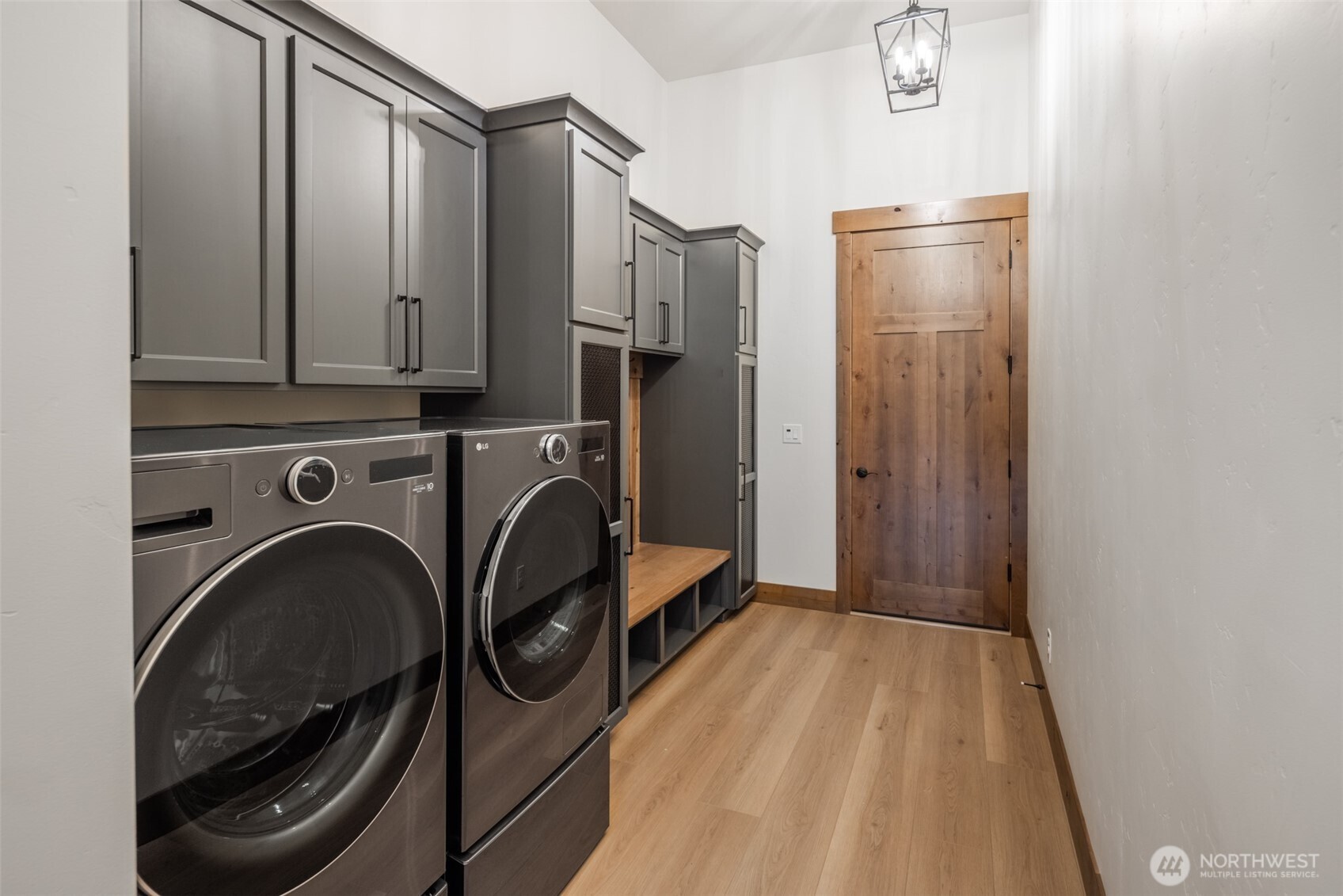 110 Bitterroot Lane Ronald, WA 98940 - Photo 21 of 28 a view of a kitchen with washer and dryer